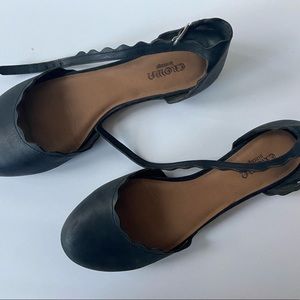 Black Sandals/ Flats